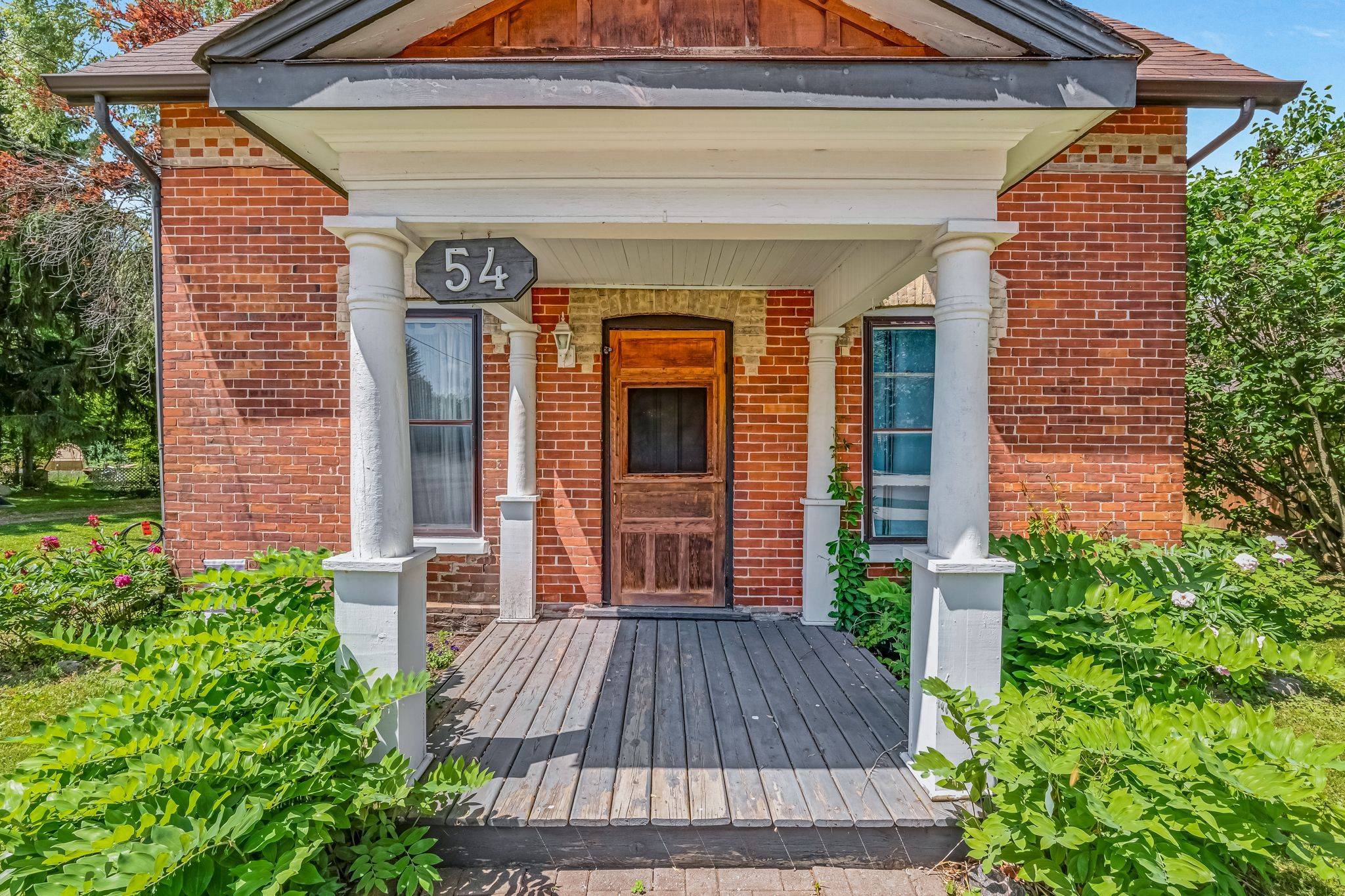 East Gwillimbury, ON L0G 1M0,54 King ST