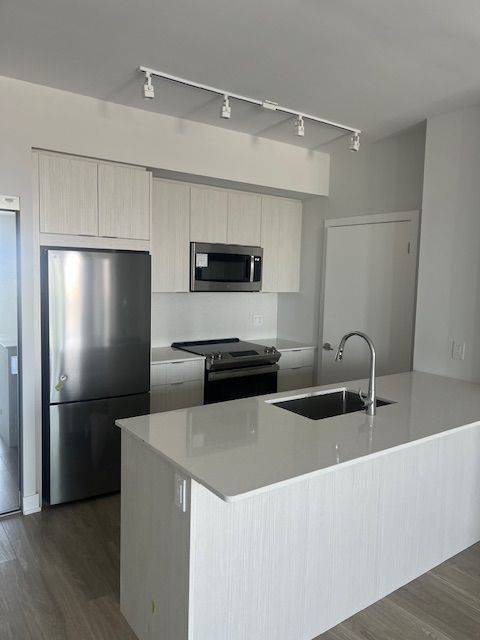 Mississauga, ON L5B 0L6,430 Square One DR #4801