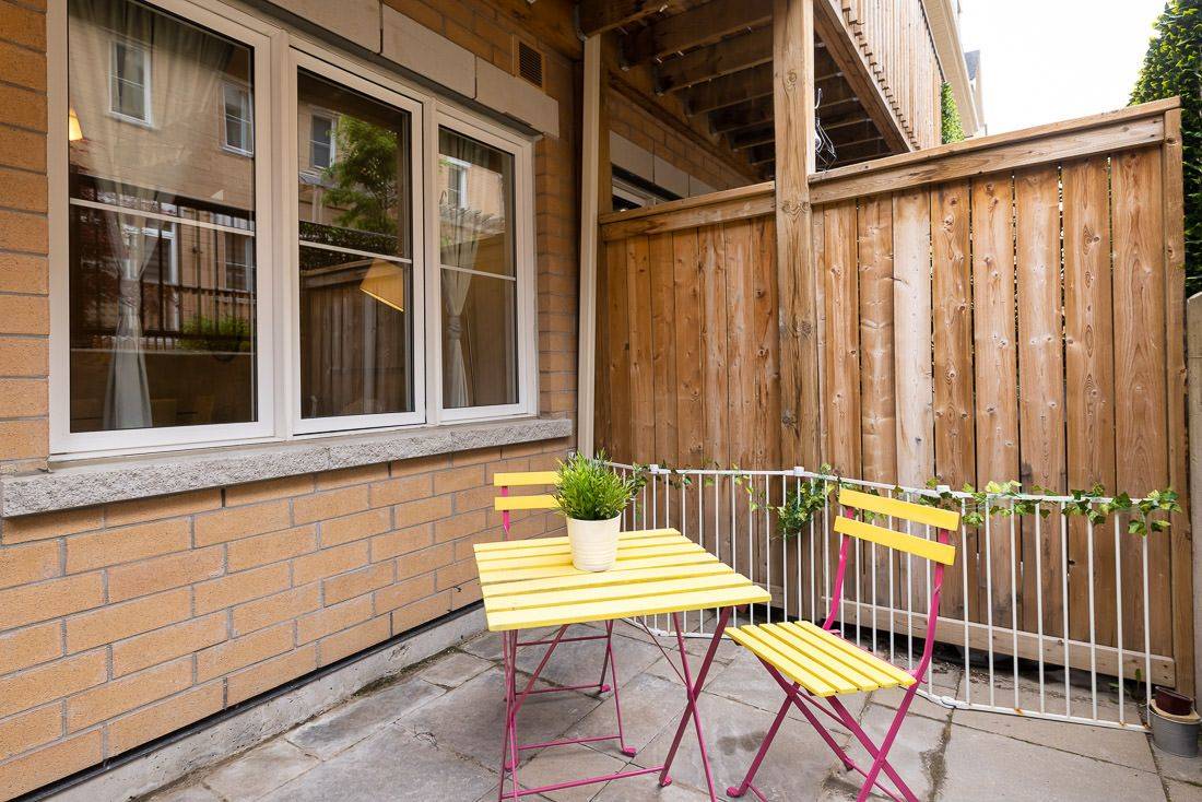 Toronto W04, ON M6E 2S2,390 Hopewell AVE #137