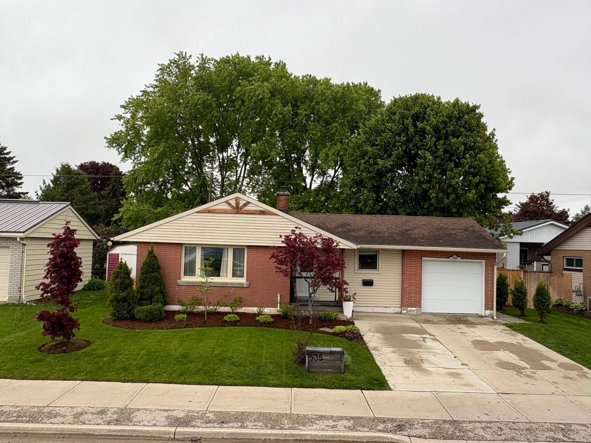 Hanover, ON N4N 1Y5,535 13th ST