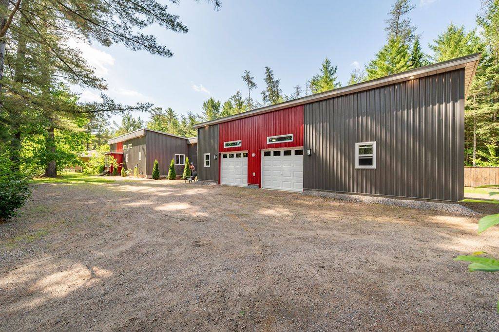 Deep River, ON K0J 1P0,33657 HWY 17 HWY