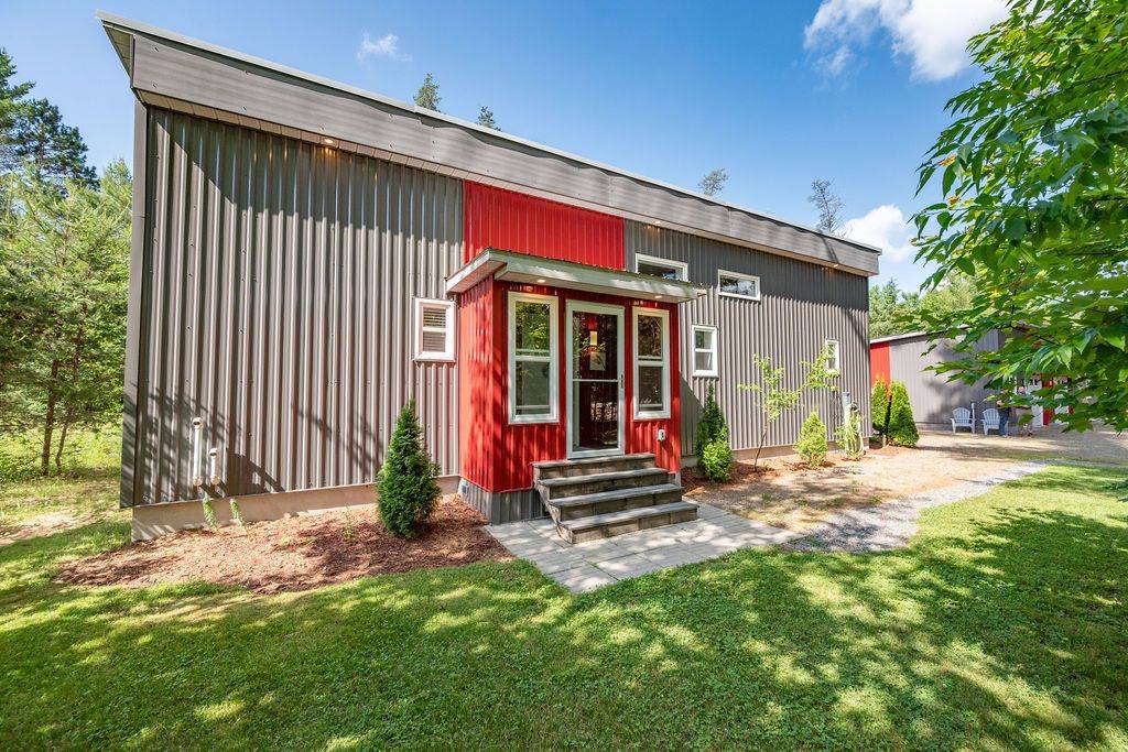 Deep River, ON K0J 1P0,33657 HWY 17 HWY