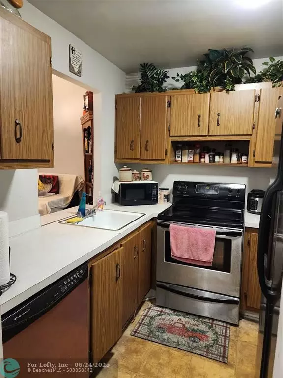 Deerfield Beach, FL 33441,530 SE 2nd Ave ##F22