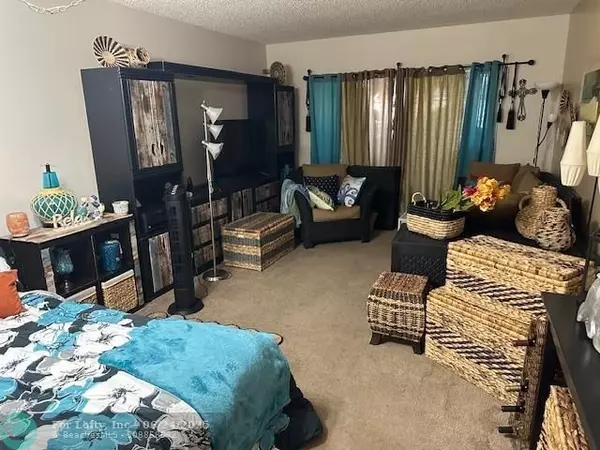 Margate, FL 33068,611 S State Road 7 #2E