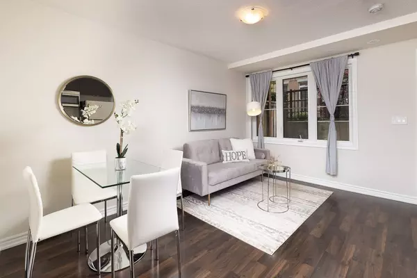 Toronto W04, ON M6E 2S2,390 Hopewell AVE #137