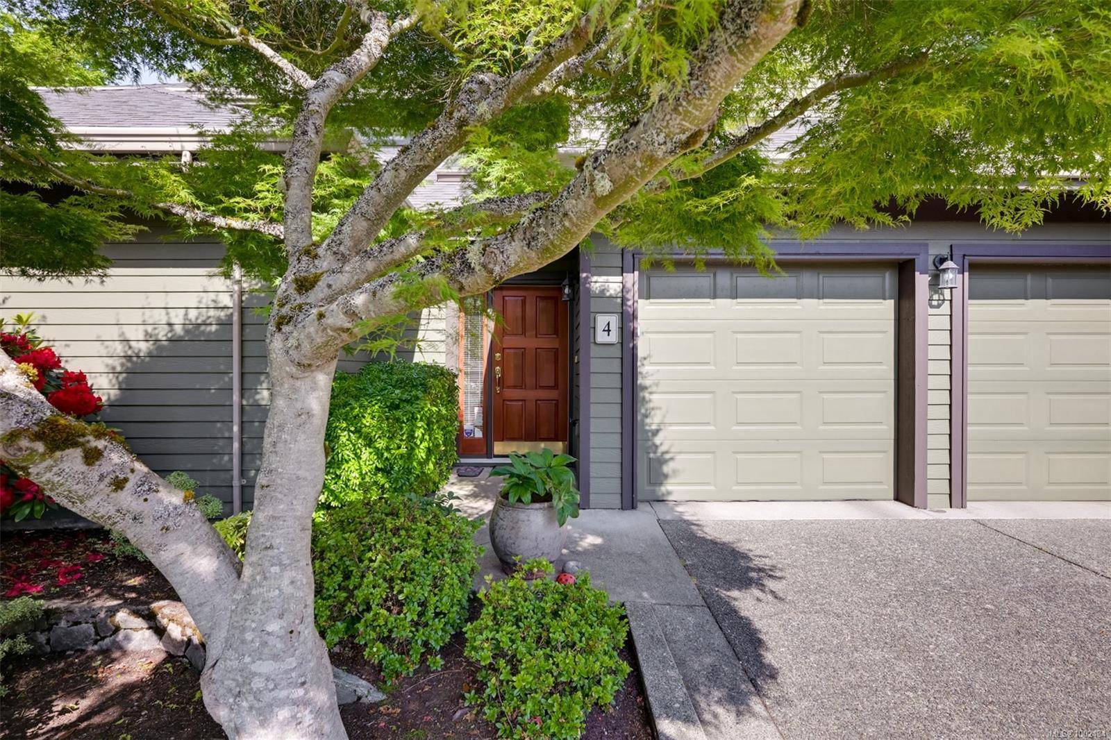 Saanich, BC V8N 6L4,4522 Gordon Point Rd #4