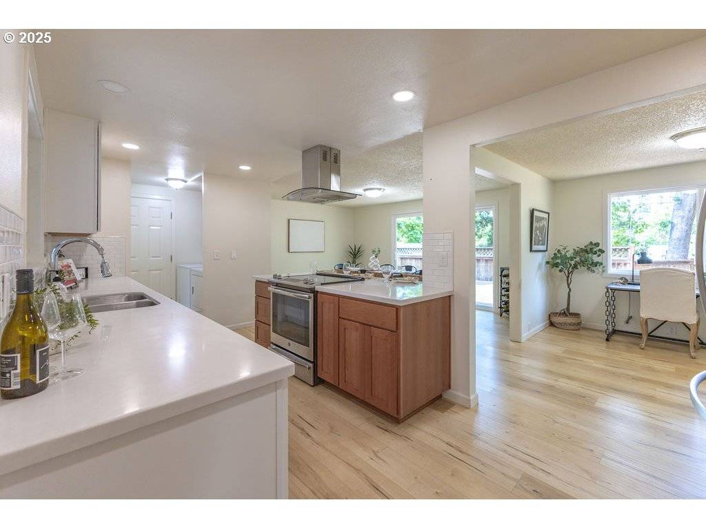 Eugene, OR 97405,435 E 53RD AVE