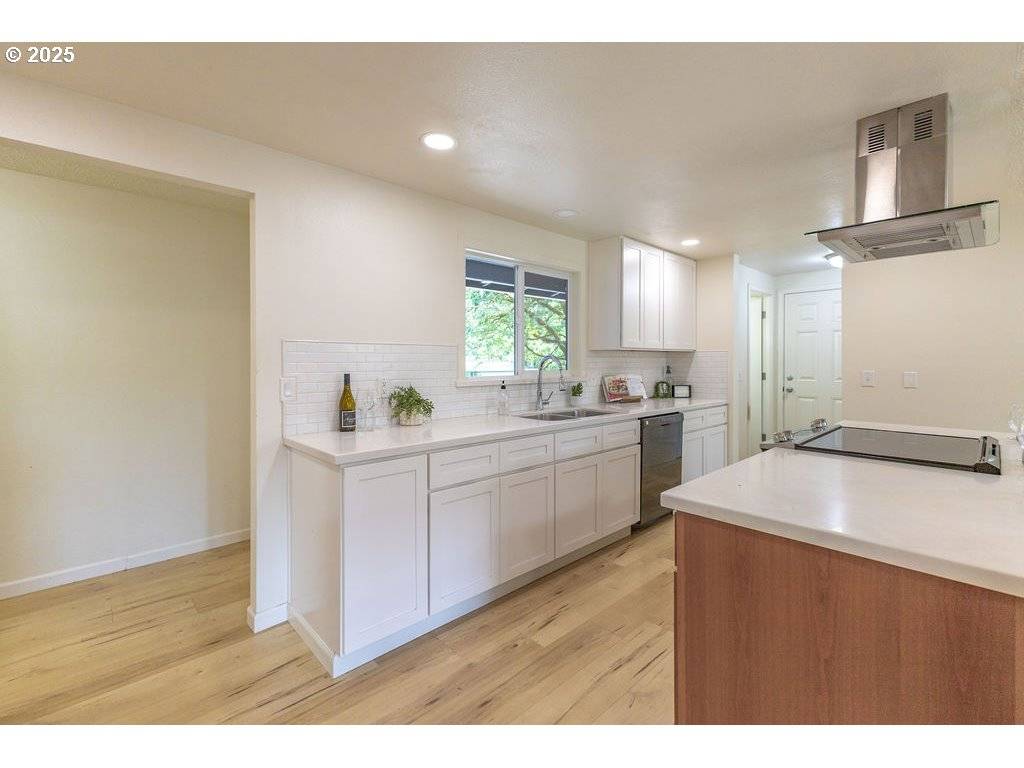 Eugene, OR 97405,435 E 53RD AVE