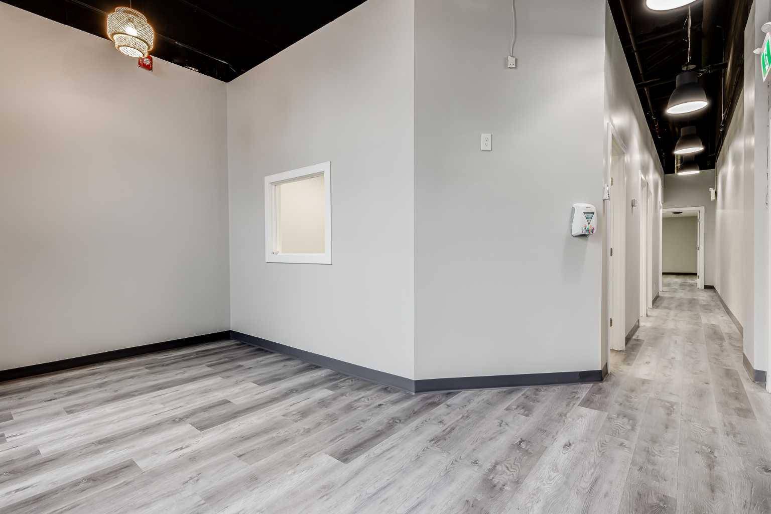 Calgary, AB T2A 1J3,5430 17 AVE Southeast #140