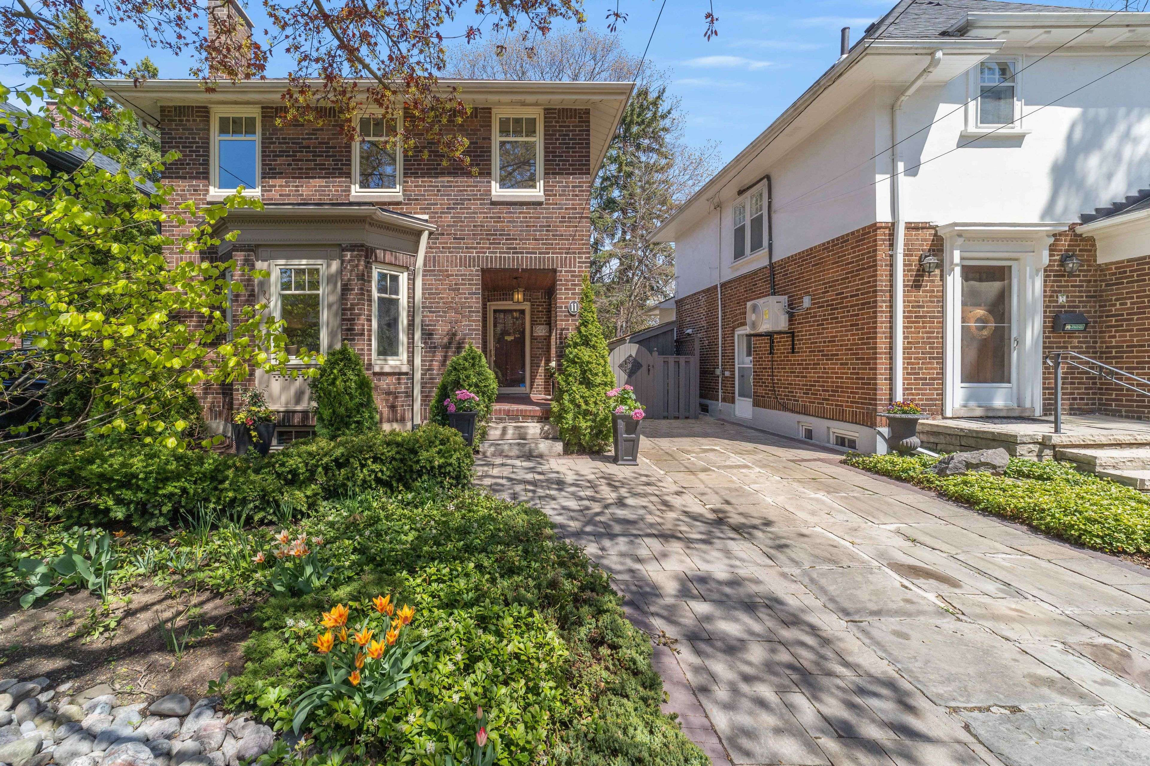 11 St Hildas AVE, Toronto C04, ON M4N 2P3