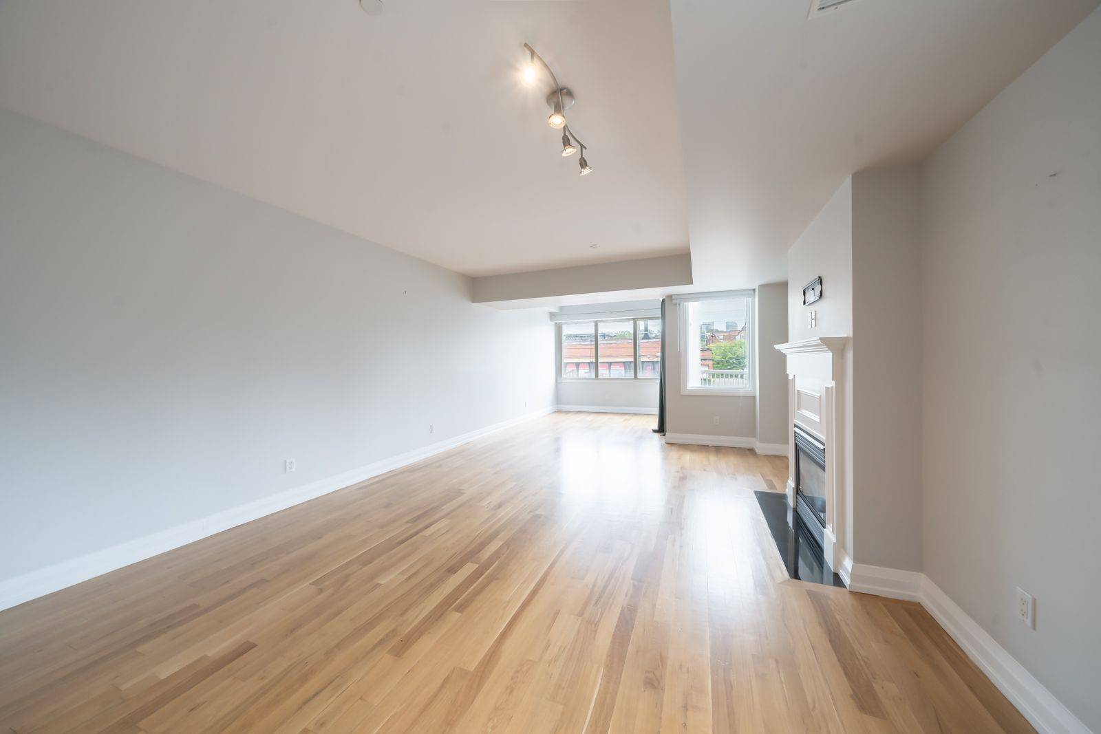 Toronto C02, ON M6G 1Y6,473 Dupont ST #2