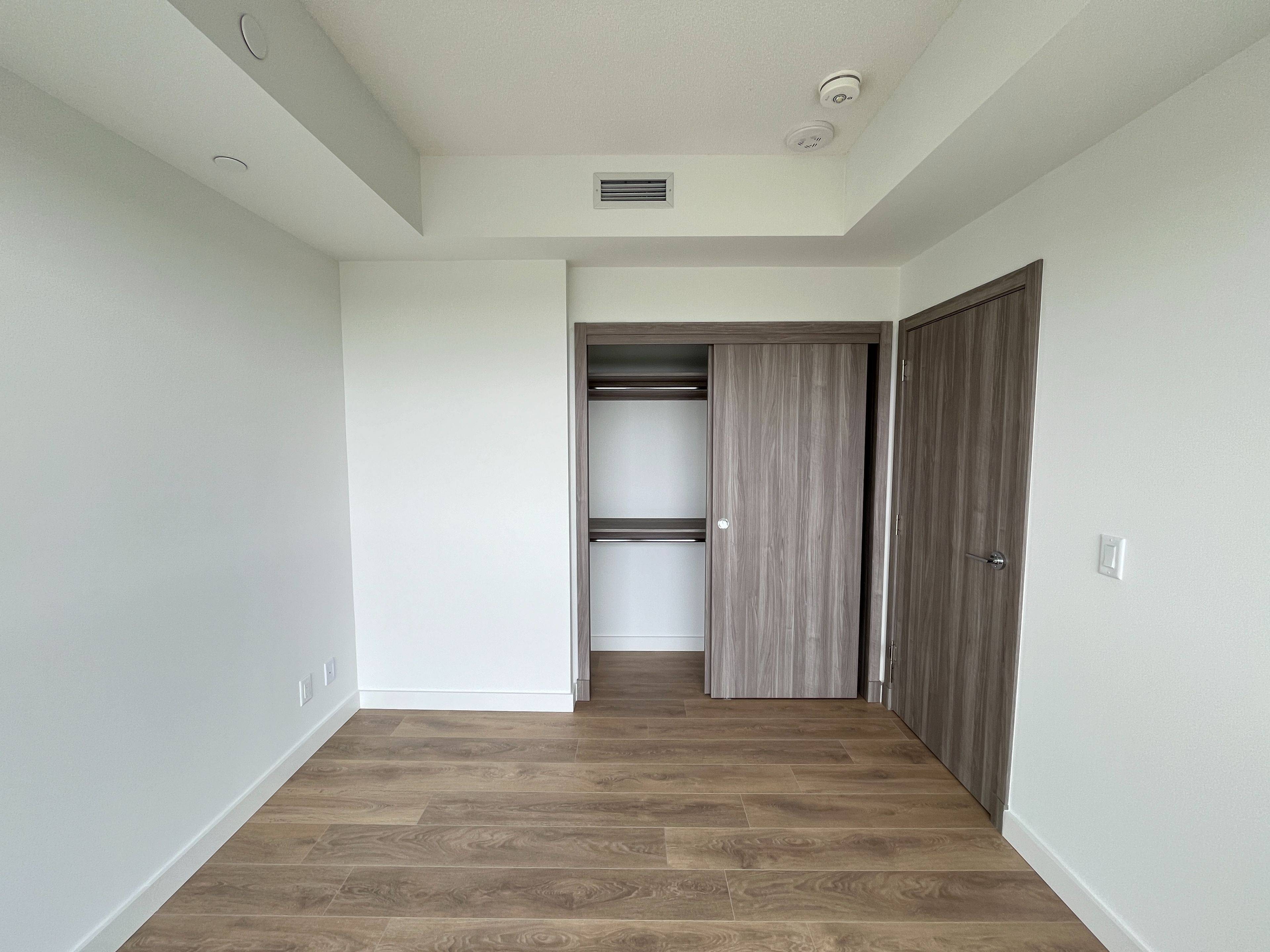 Toronto C15, ON M2K 0J1,25 McMahon DR #1008