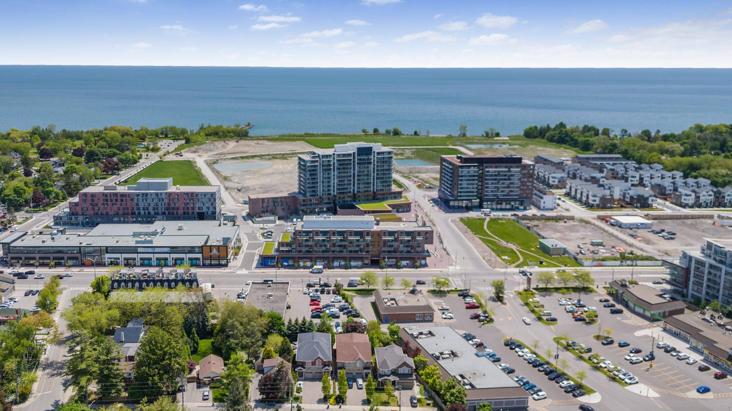 Mississauga, ON L5H 0A9,220 Missinnihe WAY #601