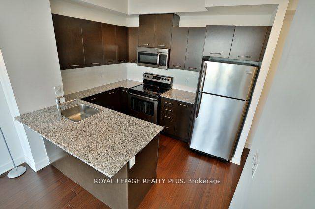 Mississauga, ON L5B 0G7,360 Square One DR #812