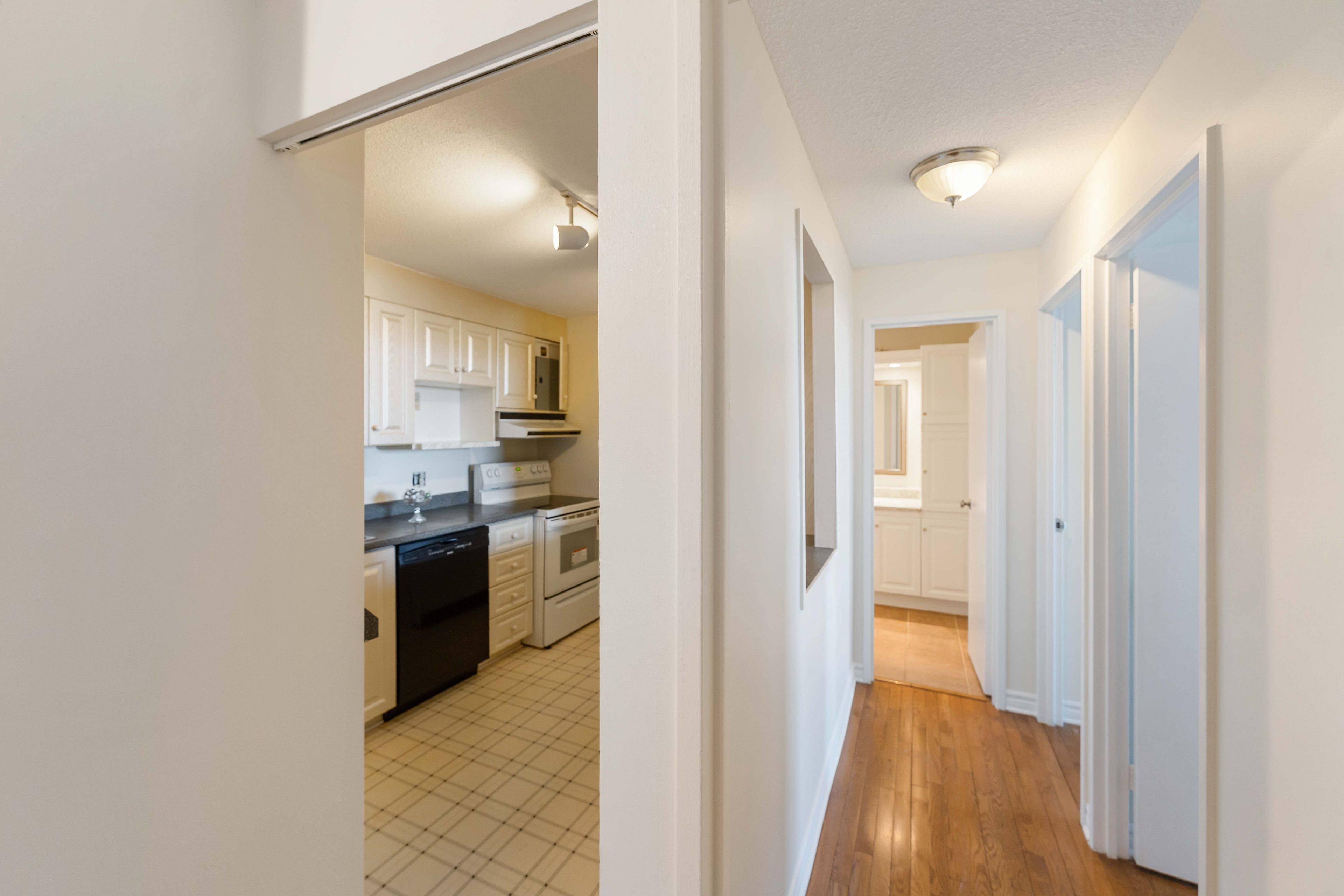 Britannia - Lincoln Heights And Area, ON K2B 8G5,415 Greenview AVE N #201