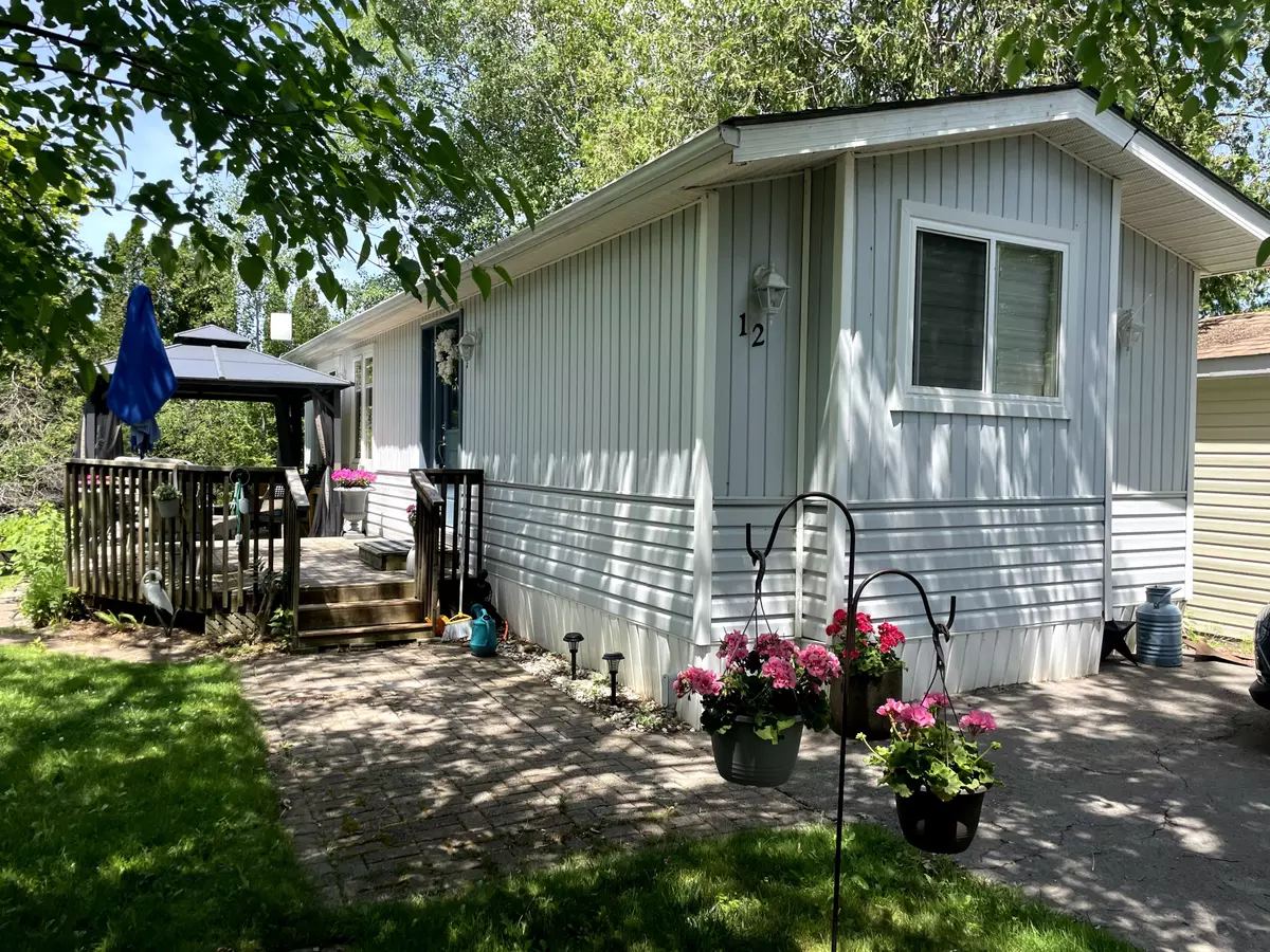 Puslinch, ON N0B 1C0,12 Bush LN