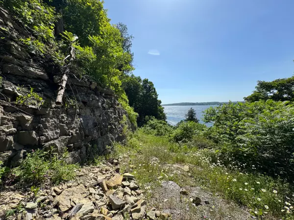 Frontenac Islands, ON K7G 2V6,643 North Shore RD