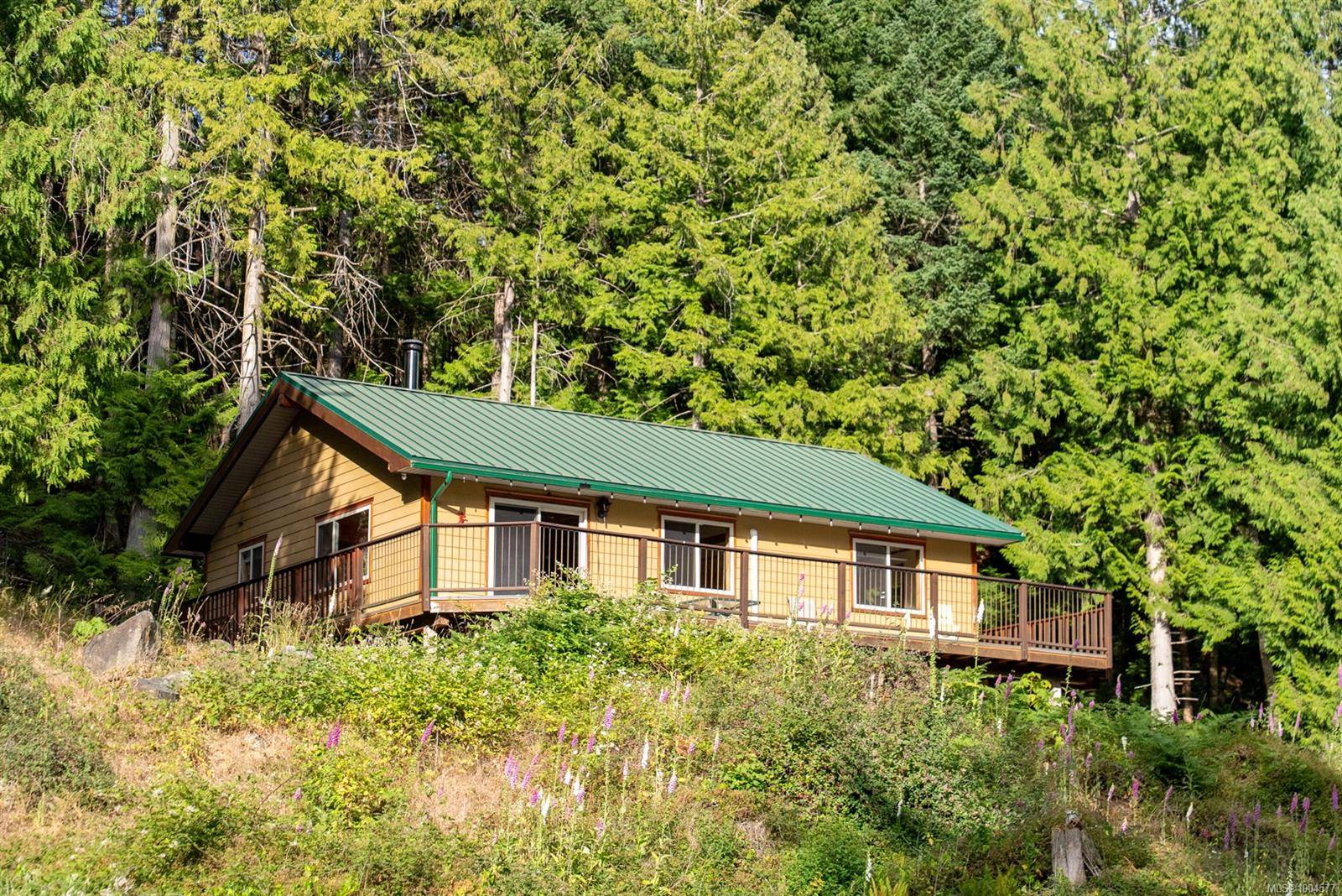 5574 Hooson Rd, Pender Island, BC V0N 2M1