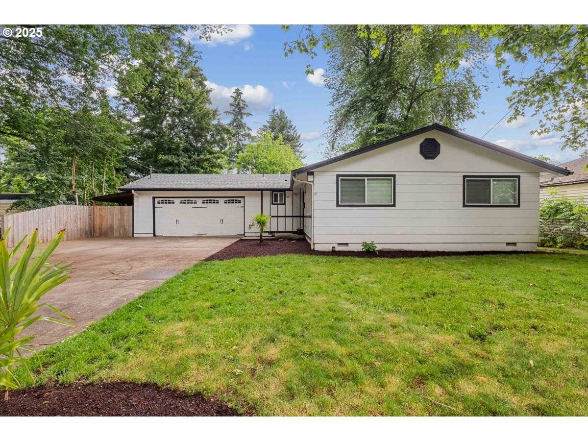 411 OAK ST, Woodburn, OR 97071
