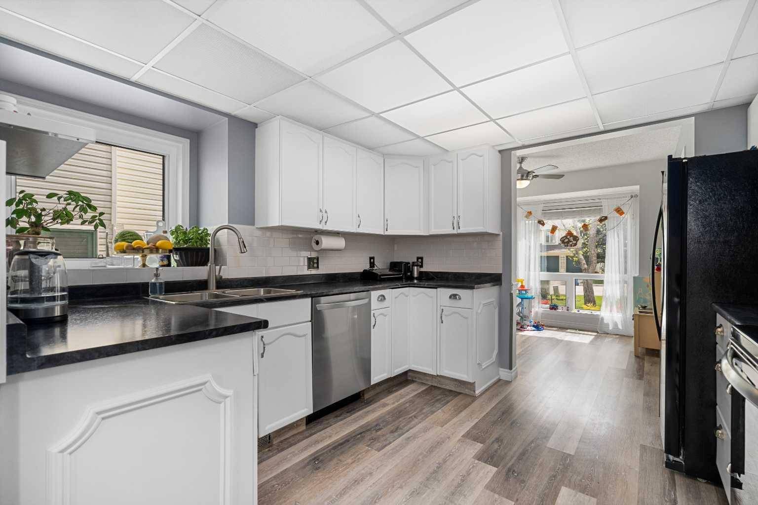 Calgary, AB t3k 3z1,320 Sandringham RD Northwest