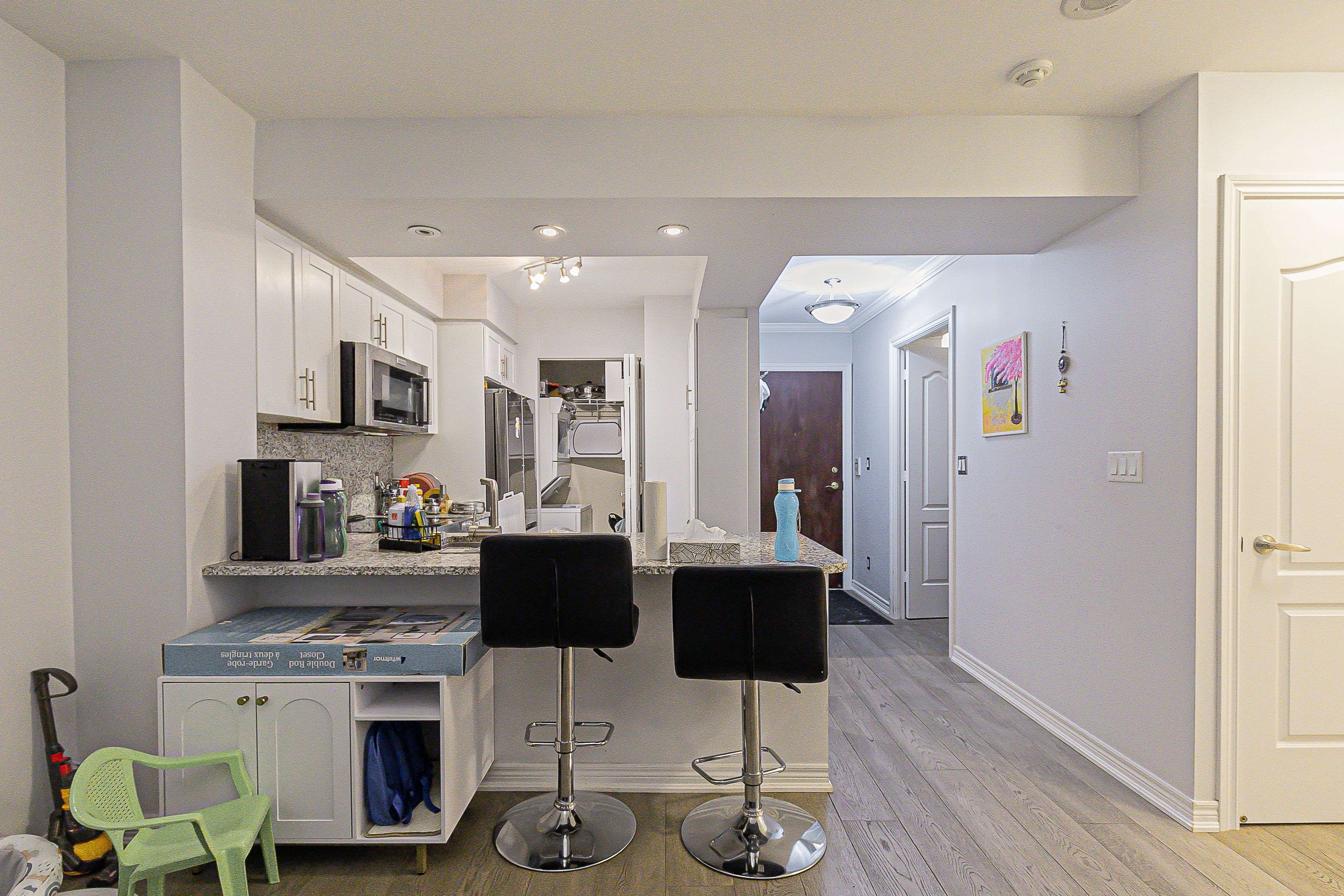 Toronto C12, ON M2P 2H2,38 William Carson CRES #207