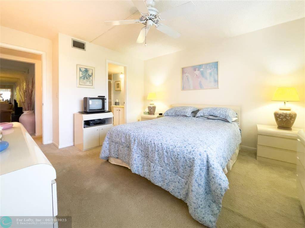339 Knotty Pine Cir  #B1, Greenacres, FL 33463