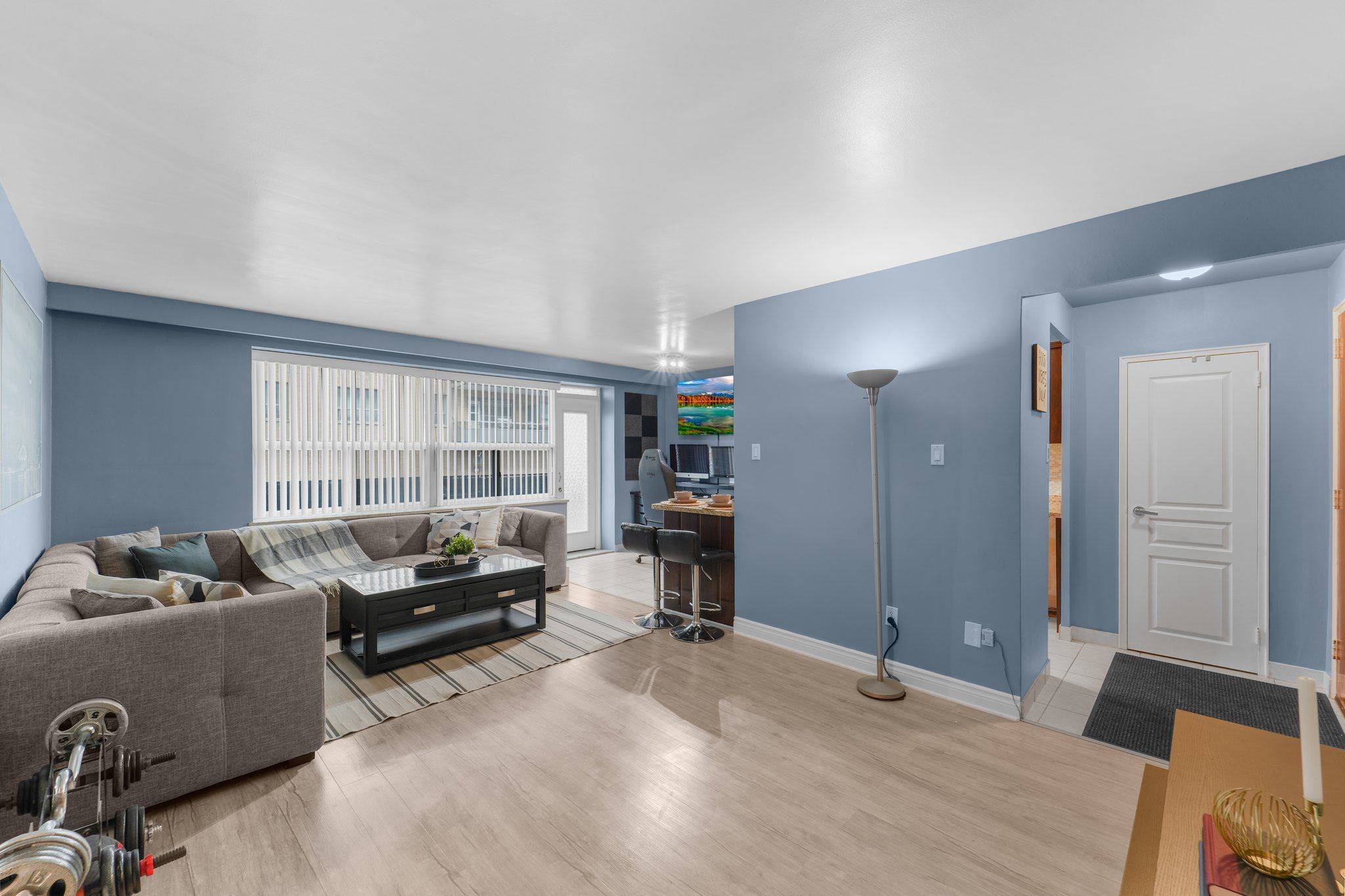 Toronto W04, ON M6M 2N2,50 Gulliver RD #208