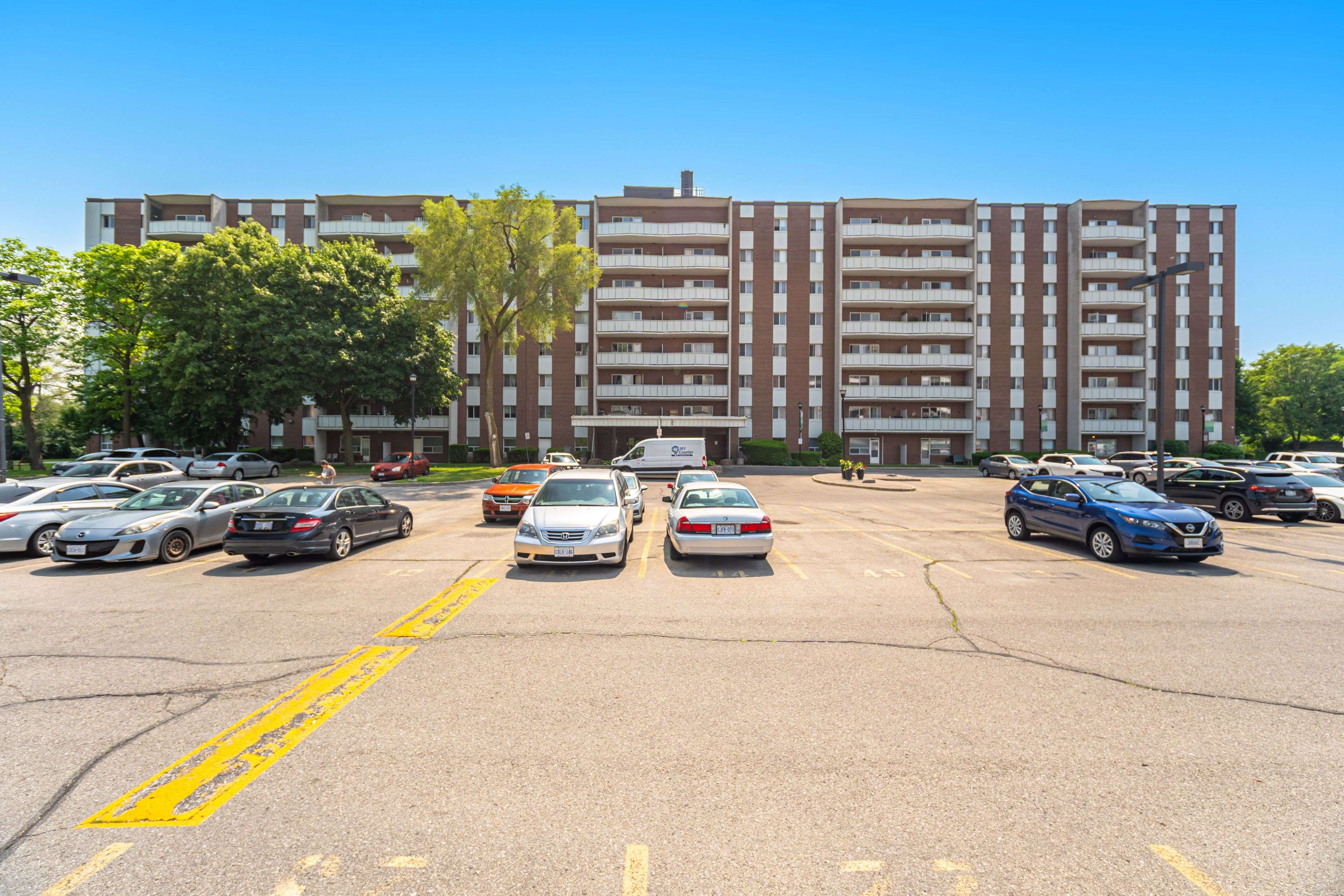 1660 Bloor ST #205, Mississauga, ON L4X 1R9