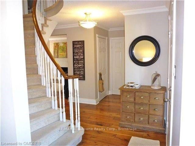 Oakville, ON L6H 4C4,64 RIVER OAKS BLVD E