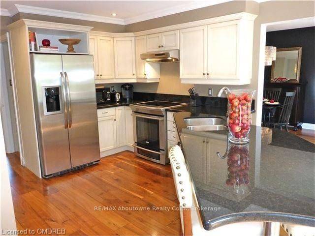 Oakville, ON L6H 4C4,64 RIVER OAKS BLVD E