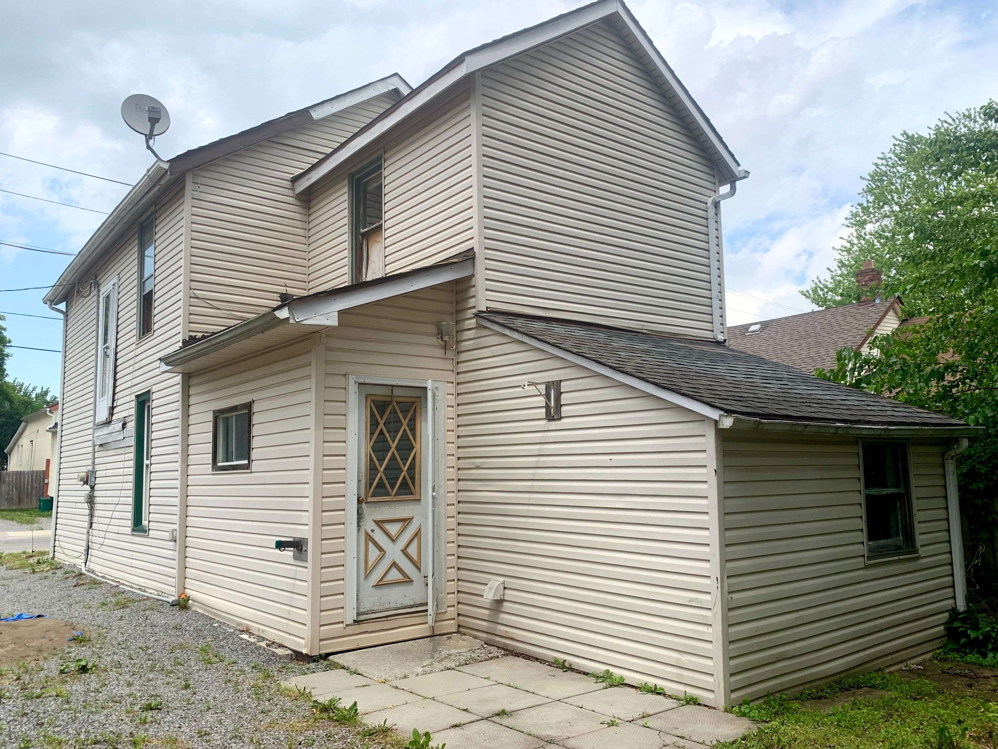 Niagara Falls, ON L2E 1J4,4624 JEPSON ST