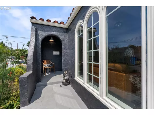 Portland, OR 97217,1235 N FARRAGUT ST