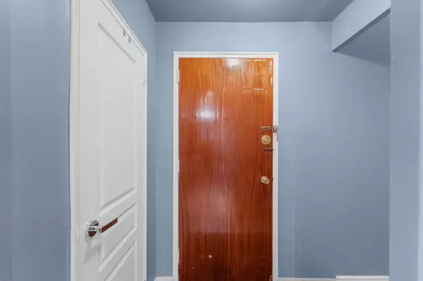 Toronto W04, ON M6M 2N2,50 Gulliver RD #208