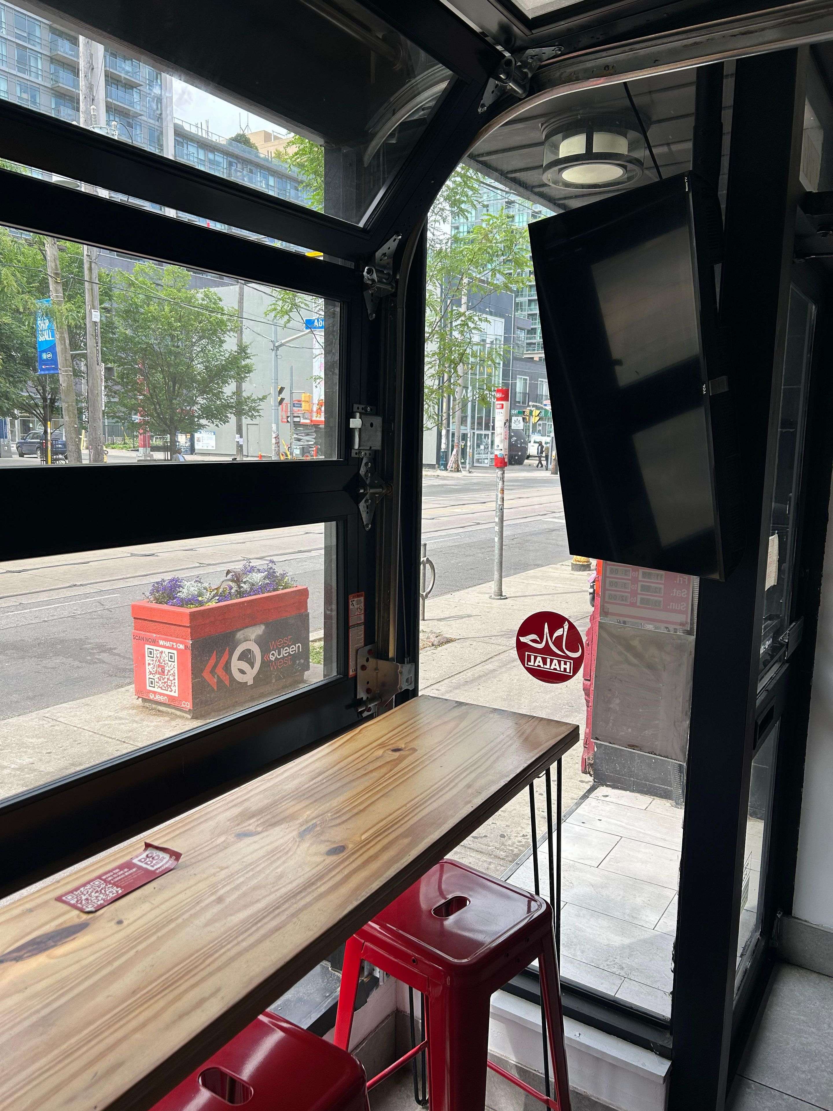 Toronto C01, ON M6J 1J3,1132 Queen ST W