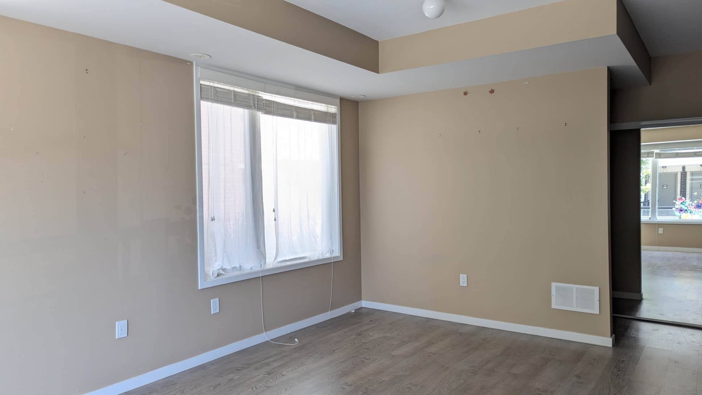 Aurora, ON L4G 3G5,600 Alex Gardner CIR #107