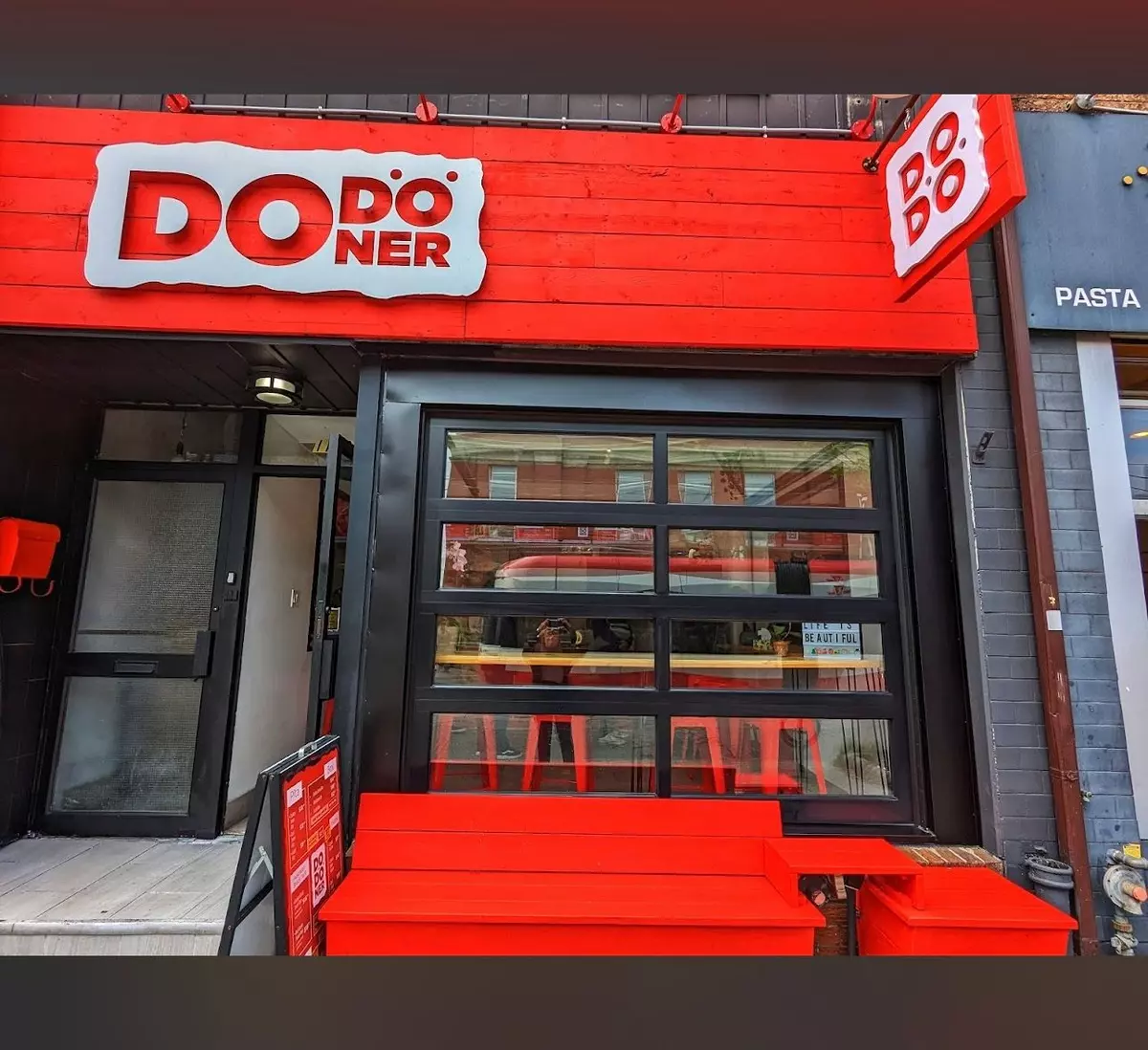 Toronto C01, ON M6J 1J3,1132 Queen ST W