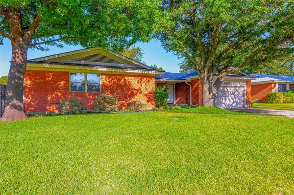 4605 Redondo Street, North Richland Hills, TX 76180