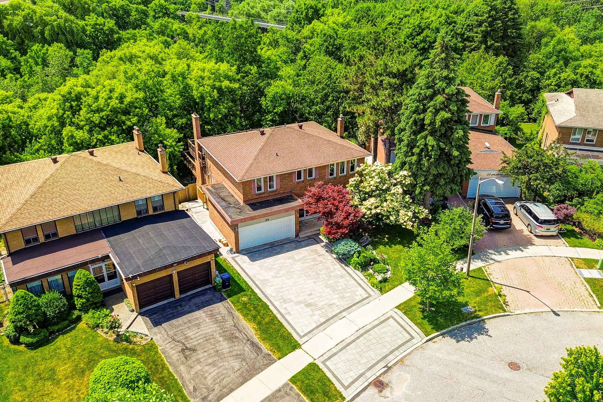 Toronto C15, ON M2H 3L3,20 Saddletree DR