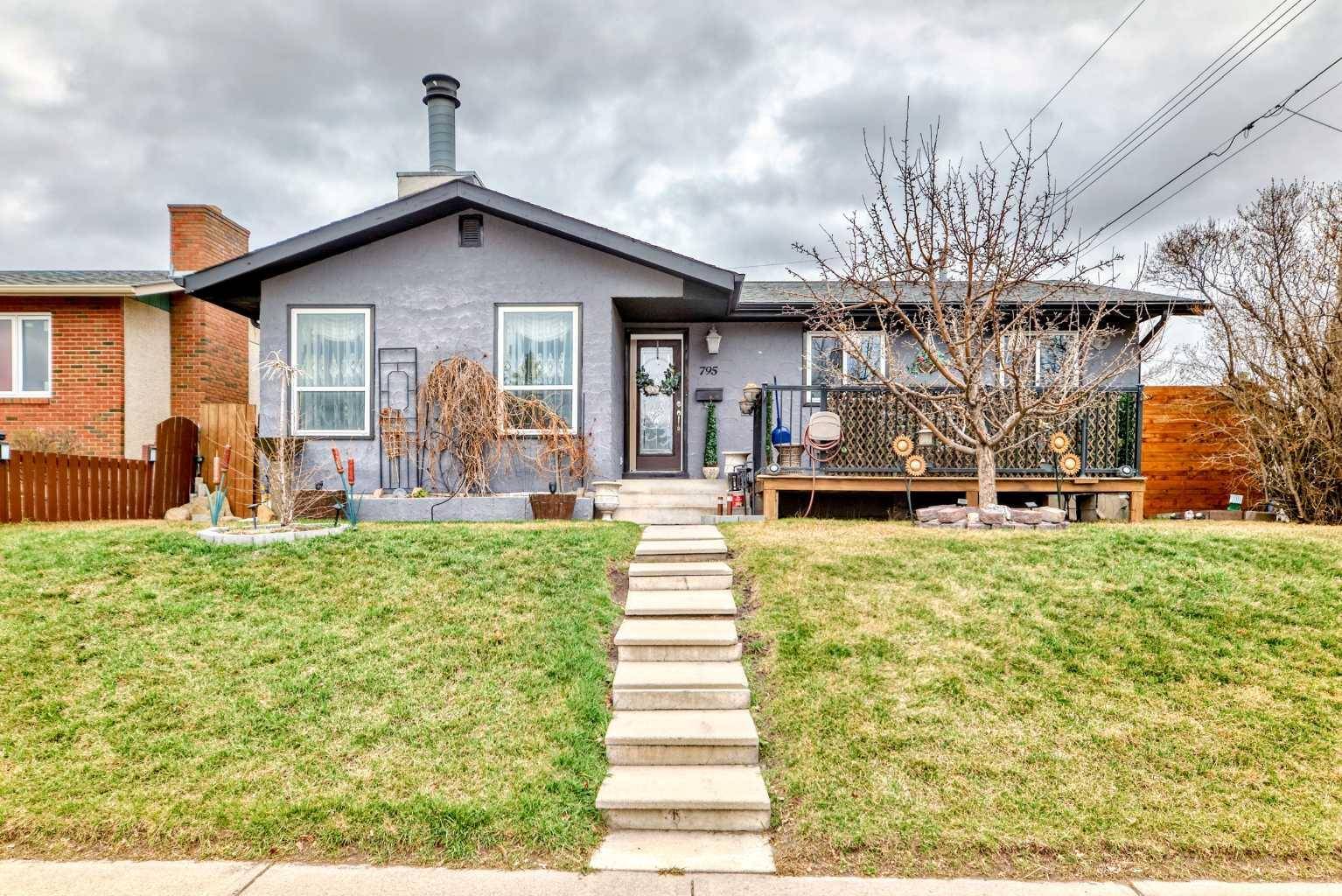 Calgary, AB T2A 2V8,795 Maryvale WAY NE