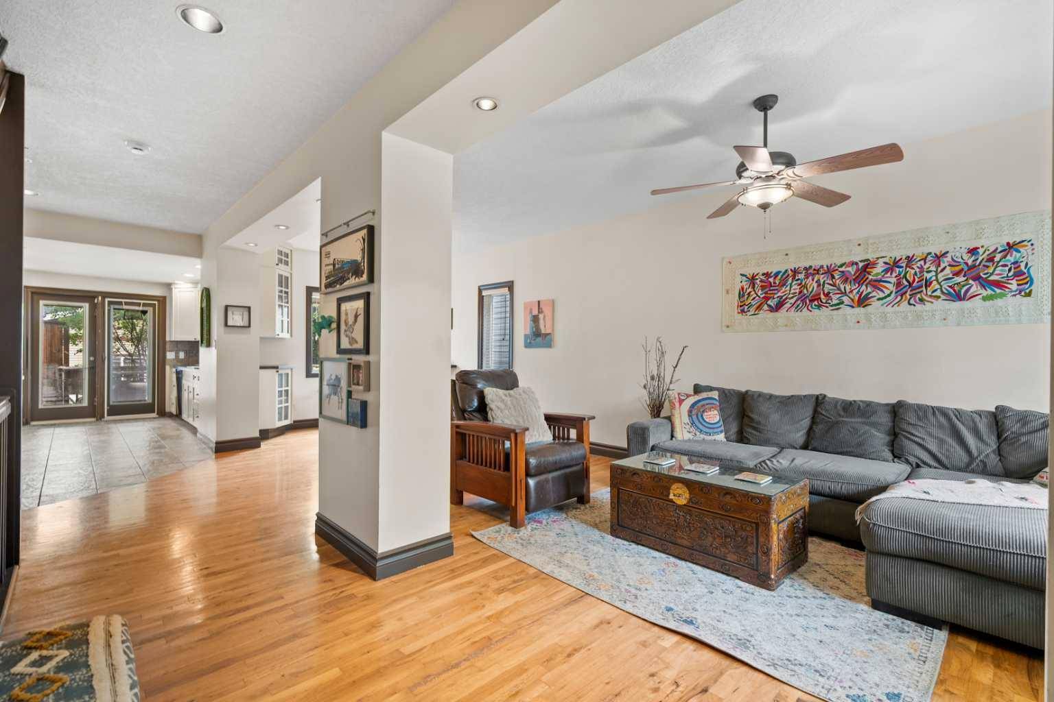 Calgary, AB T2E 1S2,130B 21 AVE NE