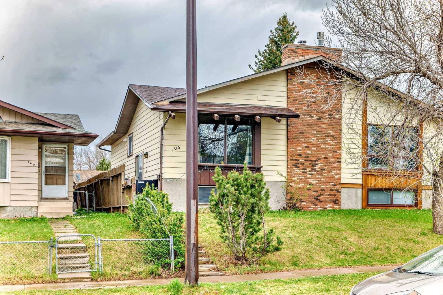105 Berwick DR NW, Calgary, AB T3K 1E7