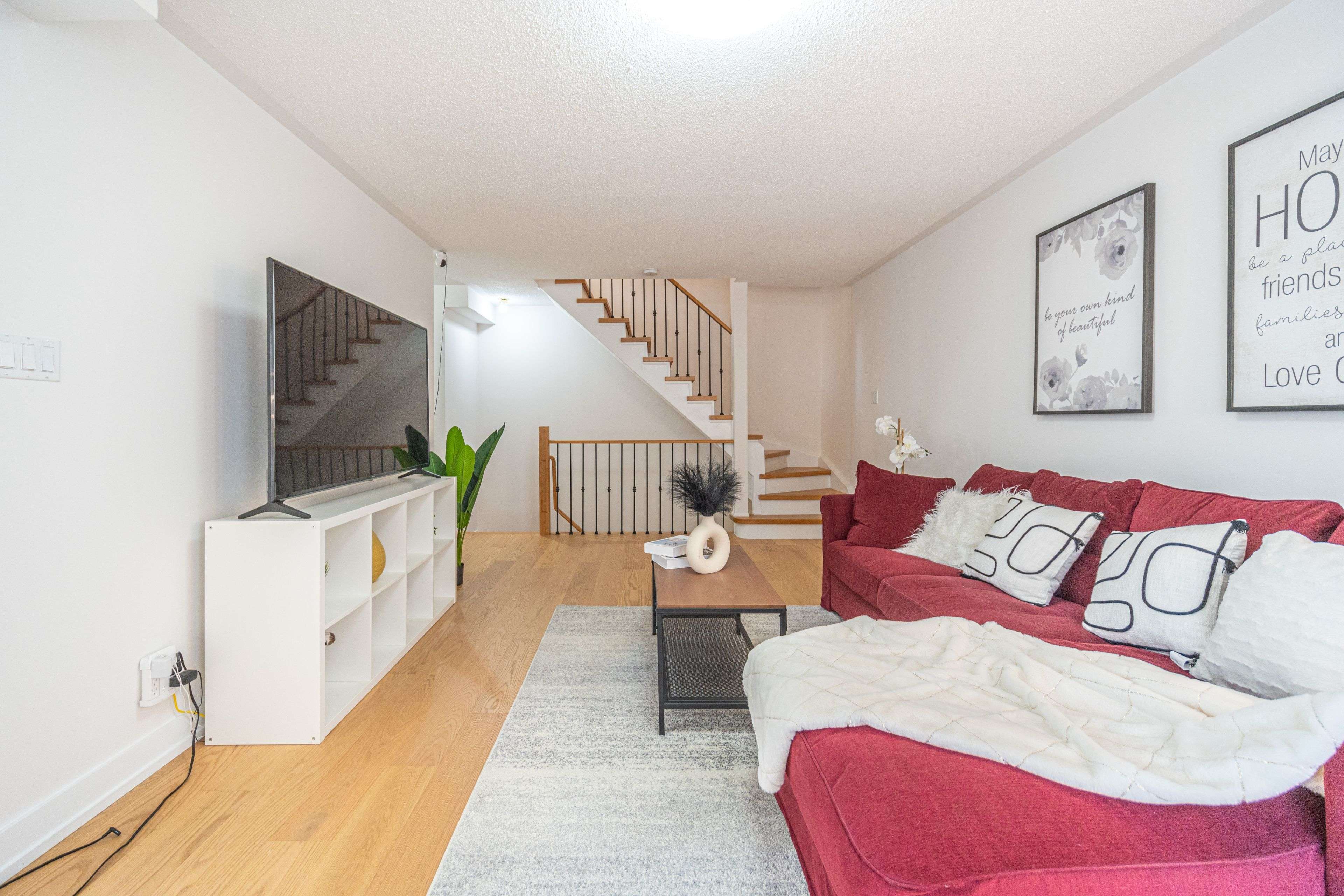 Toronto E11, ON M1B 5Z1,28 Rosebank DR #1102