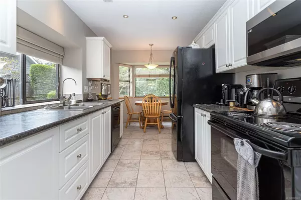 Qualicum Beach, BC V9K 1E3,542 Eaglecrest Dr