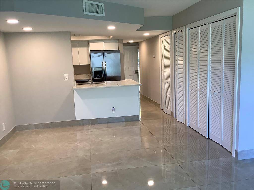 Deerfield Beach, FL 33442,65 Deer Creek Rd  #102