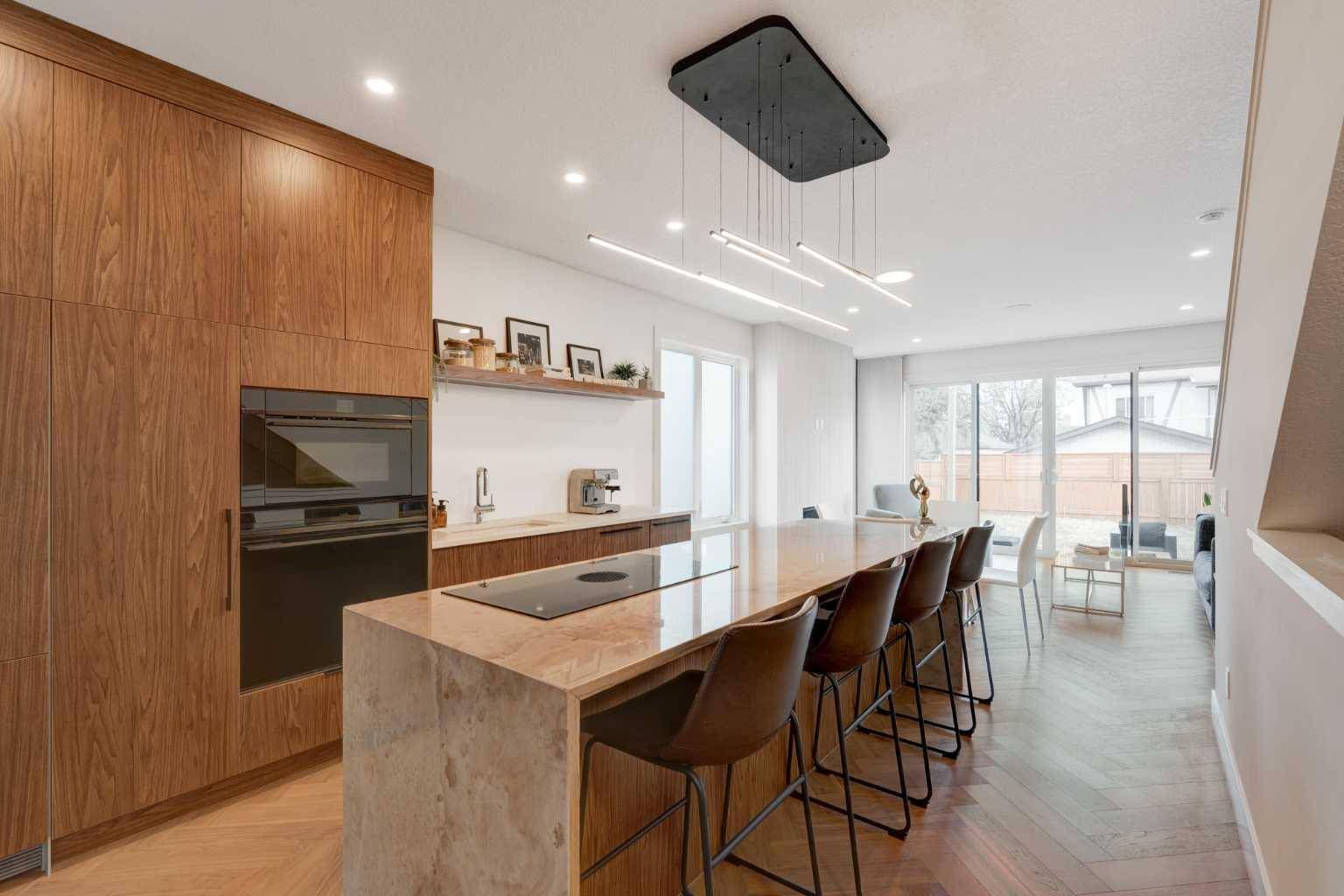 Calgary, AB T2N2J1,514 19 ST NW