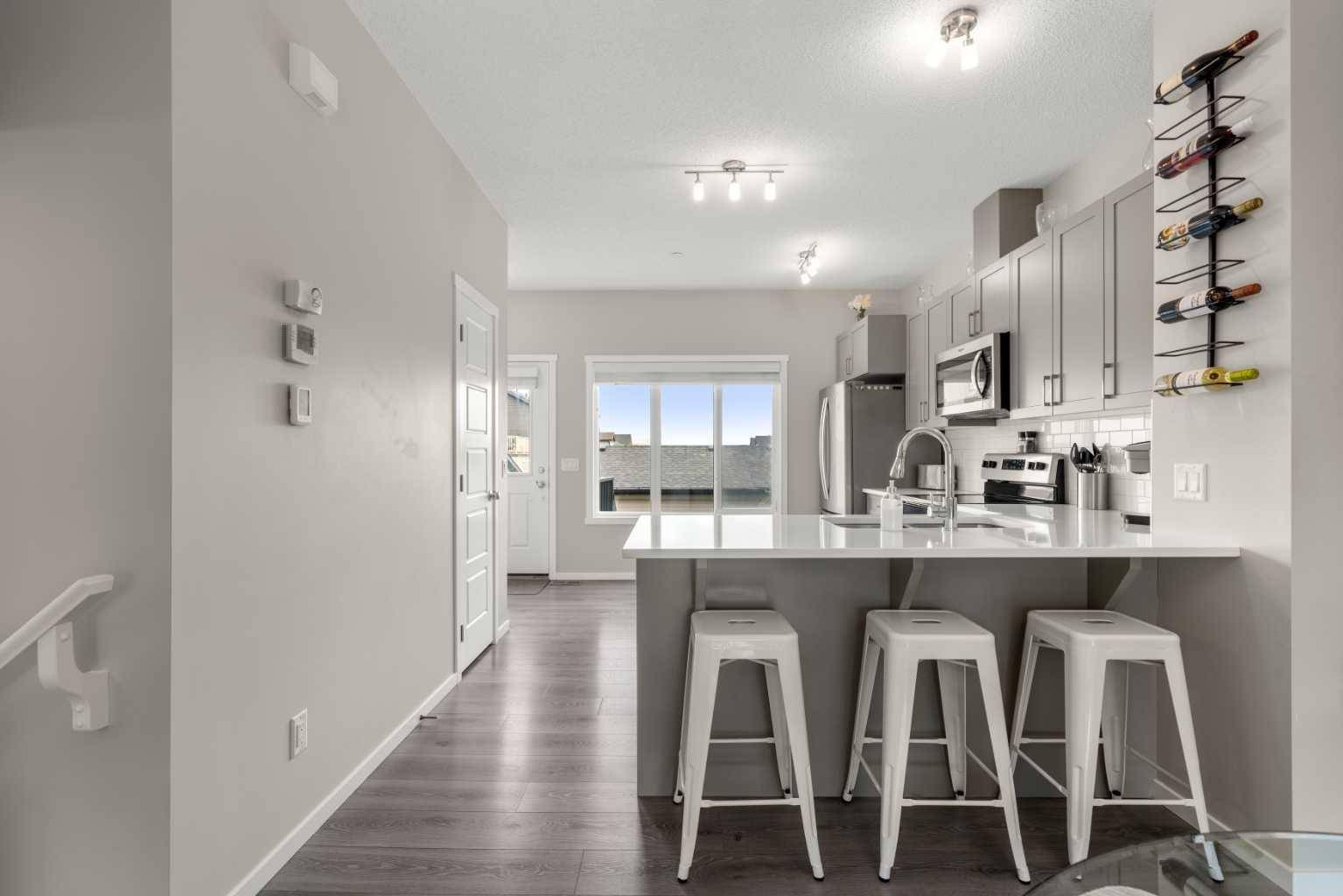 Calgary, AB t3p1h7,132 Lucas BLVD NW
