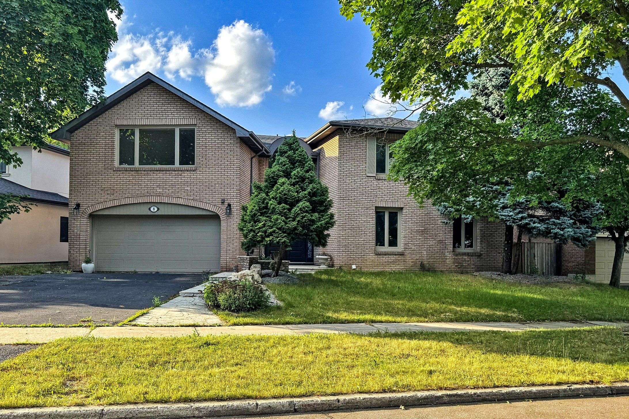 Toronto C12, ON M2L 2P9,8 Elliotwood CT
