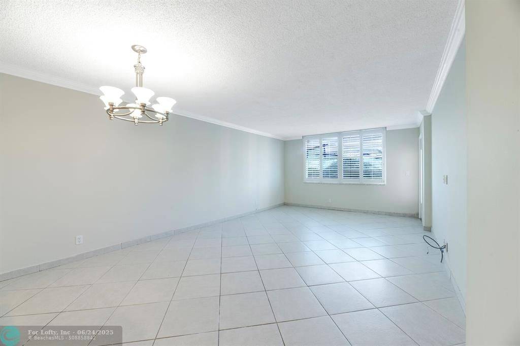Hollywood, FL 33021,3800 N Hills Dr  #402