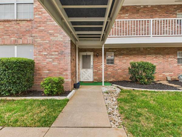 8511 Westover Court #116,  Granbury,  TX 76049
