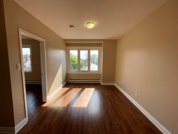 2033 Dufferin ST #2nd Flr Front, Toronto C03, ON M6E 3R3